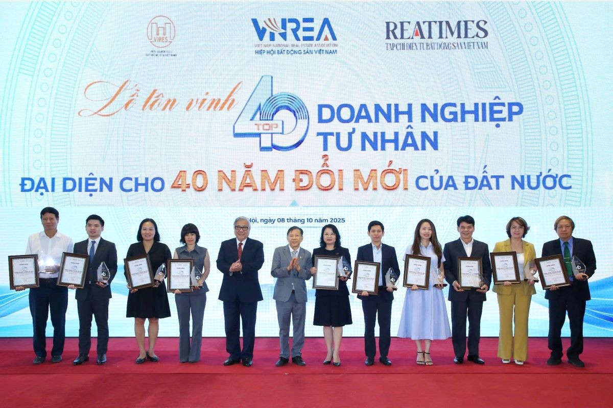 top-403-1759999454.jpg