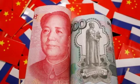 Chủ nợ top đầu thế giới phi đô la hoá 'chậm mà chắc': Số tiền cho vay nước ngoài bằng nội tệ tăng lên gần 500 tỷ USD, đưa đồng tiền vào vị thế giao thương quốc tế nhiều thứ 2 toàn cầu