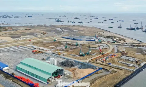 Khu đô thị lấn biển lớn nhất TPHCM đang được thi công thế nào?