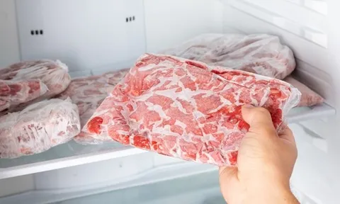 "Sát thủ vô hình" lớn nhất trong bếp không phải là dầu mỡ và muối! 3 thứ này còn độc hại hơn cả dầu ăn bẩn, đừng để người già và trẻ em chạm vào!