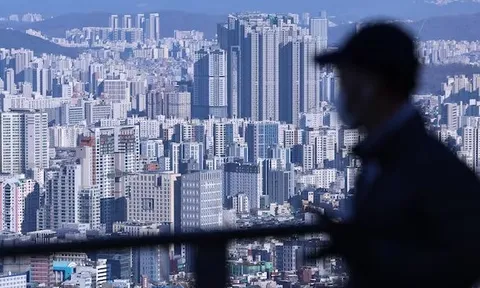 BĐS quá nóng, giá nhà cao gấp 22 lần thu nhập, Hàn Quốc buộc phải giữ nguyên lãi suất, đích thân Tổng thống phải lên tiếng
