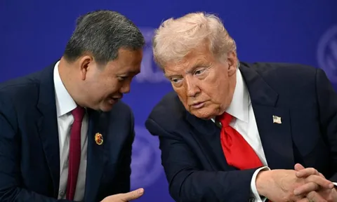 Thủ tướng Campuchia lần đầu trò chuyện với ông Trump: Mỹ bỏ cấm vận vũ khí, nối lại tập trận sau 8 năm