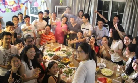 Đi họp lớp hết 37 triệu đồng, bạn cũ nói tôi phải trả toàn bộ vì tôi giàu: Tôi để lại 1,5 triệu đồng rồi đi về, cả lớp sững sờ!