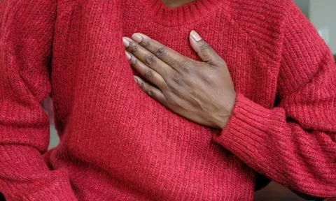 Đau tim, suy tim rất hay "để mắt tới" những người tiếp xúc với thứ này vào ban đêm