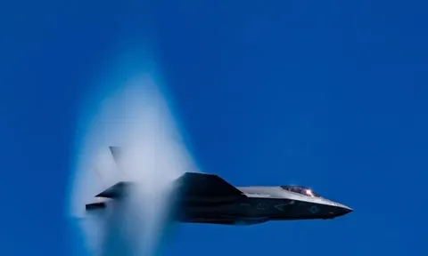 Trung Quốc tiết lộ lớp phủ thông minh, siêu bền cho máy bay tàng hình