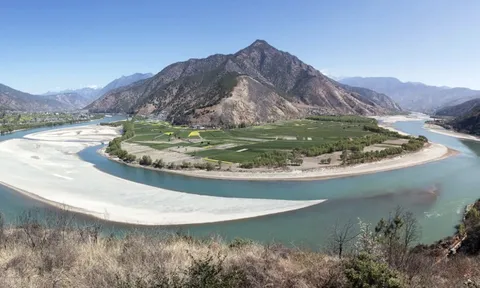 Chưa từng có: Trung Quốc xây cùng lúc 2 đập, chặn đứng sông chỉ trong chưa đầy 30 giờ, siêu dự án mới dự kiến mang về gần 170 triệu USD