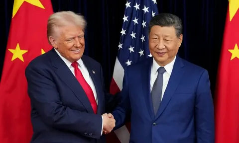 Gặp Thủ tướng Nhật trong cung điện, gặp Tổng thống Hàn tại bảo tàng: Vì sao ông Trump gặp ông Tập ở… sân bay?