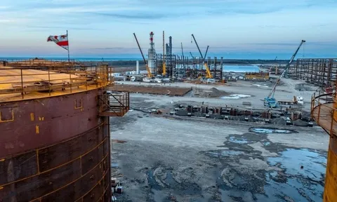 Giữa bão trừng phạt của Mỹ và phương Tây, Nga tìm thấy ‘cửa’ mới để xuất khẩu dầu: Là nước không có quan hệ ngoại giao với Moscow