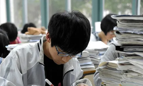 Nam sinh không làm được môn toán, lúc thi văn lại chỉ viết 28 chữ: Kết quả "gây sốc" khi đỗ thẳng vào đại học top đầu