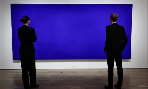 Bức tranh rộng gần 4 m, cao gần 2 m chỉ toàn màu xanh được mua với giá 21 triệu USD: Bí mật nằm ở đâu?