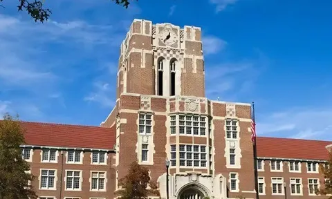 Khoe con học trường gần 190 triệu đồng/học kỳ, ông bố bất ngờ bị MXH chất vấn: "Có thật là yêu thương con không?"