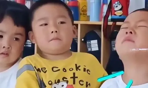 Đứa trẻ đi học về nói: "Cô dùng xẻng đánh con" - Cả nhà chạy đến trường hỏi tội, sự thật xót xa