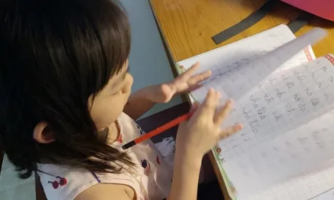 Từ 15/12/2025, cưỡng ép con học tập quá sức bị phạt tới 10 triệu đồng