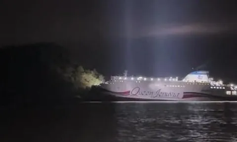 Phà chở 267 người mắc cạn ngoài khơi phía tây nam Hàn Quốc