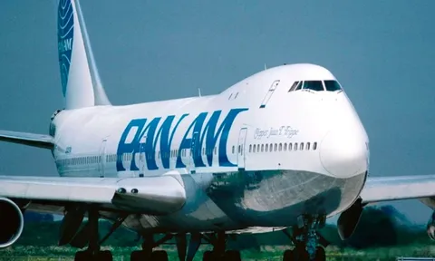 Máy bay nổ tung giữa trời: Biểu tượng một thời của nước Mỹ sụp đổ khiến cả thế giới bàng hoàng