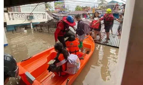Bão số 15 Koto hoành hành, đe dọa gần 8.000 trường học ở Philippines