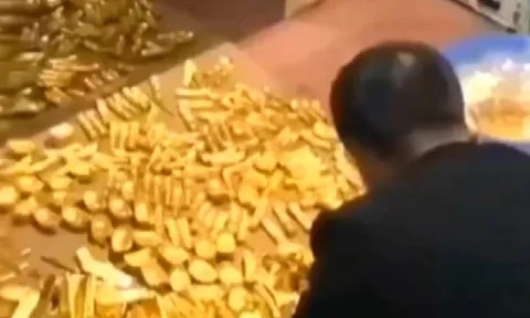 Dọn phòng buổi sáng, người đàn ông vô tình làm mất gia tài trị giá cả tấn vàng