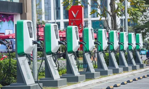 Hà Nội thúc đẩy chuyển đổi xe xanh, sẽ hỗ trợ doanh nghiệp đầu tư trạm sạc xe điện như nào?