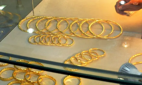 Giá vàng hôm nay 29-11: Tăng lên mức kỷ lục mới