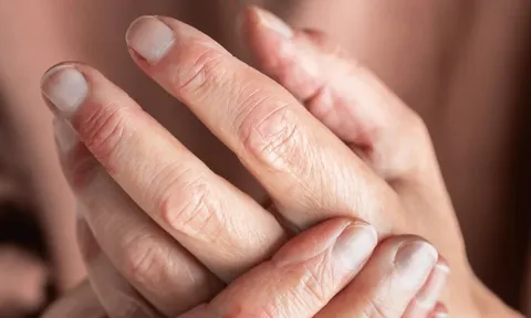 Nhìn tay và chân cũng có thể biết gan bị tổn thương hay không: Đây là 5 dấu hiệu cần lưu ý