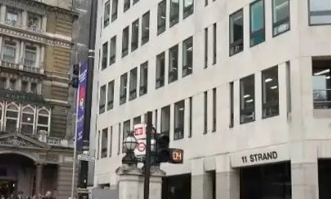 Bức tranh kinh tế Anh trên những con phố mua sắm