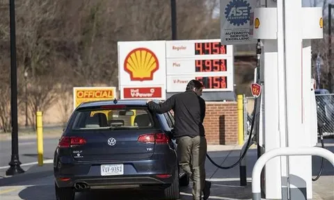 Giá xăng tại Mỹ giảm kỷ lục