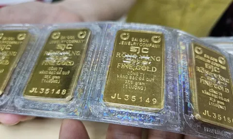 Giá vàng hôm nay 1-12: Vừa mở cửa đã lập kỷ lục mới