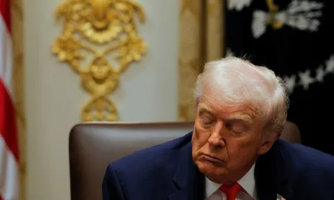 Ông Trump 'ngủ gật' trong cuộc họp Nội các?