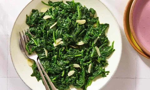 Loại rau nhiều sắt hơn thịt bò, là "siêu thực phẩm" chặn đứng ung thư nhưng chưa nhiều người Việt tận dụng