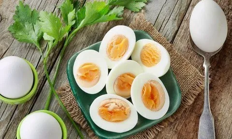 Từ bình luận "9 phút 12 giây" đến hiện tượng MXH: "Bậc thầy luộc trứng" tiết lộ ăn 40 quả trứng/ngày, BS nói 1 câu khiến nhiều người tỉnh ngộ