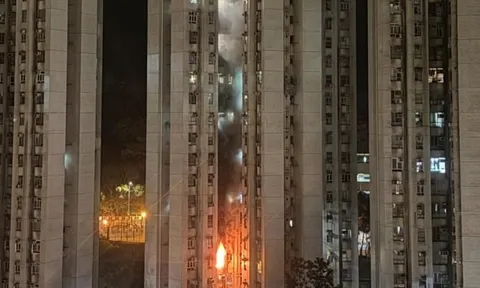 Cháy chung cư ở Hong Kong (Trung Quốc) giữa đêm, có người bị thương, hơn 100 người tháo chạy trong đêm