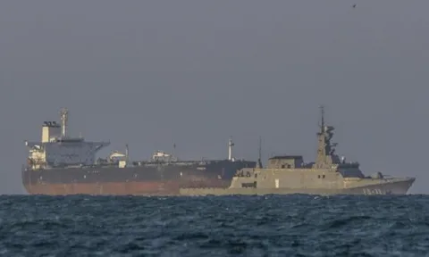 Giá dầu tăng vọt khi Mỹ lệnh phong tỏa tàu dầu bị trừng phạt ra vào Venezuela