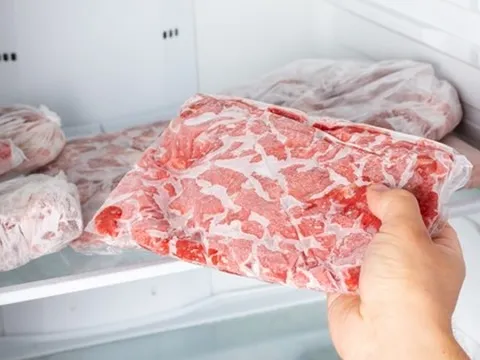 "Sát thủ vô hình" lớn nhất trong bếp không phải là dầu mỡ và muối! 3 thứ này còn độc hại hơn cả dầu ăn bẩn, đừng để người già và trẻ em chạm vào!