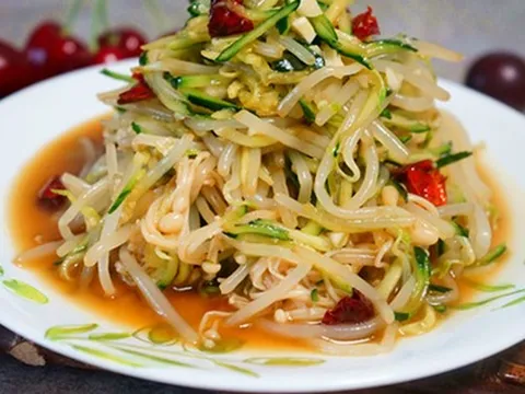 Ngày càng nhiều người mắc ung thư đại tràng? Bác sĩ khuyên: Chớ dại đụng 3 món này để lâu trong tủ lạnh