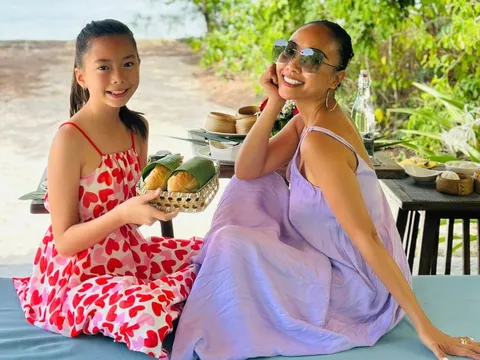 Một bộ đồ bơi mua gấp mà Đoan Trang cũng "tận dụng" để dạy con tinh tế thế này! 10 điểm không có "nhưng"