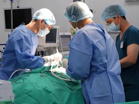 Người phụ nữ ung thư “đi ngược dòng” để tìm lại sự sống