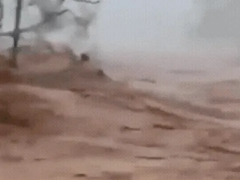 Siêu bão mạnh nhất 2025 “xé toạc” mọi thứ: Video cận cảnh cho thấy sự tàn khốc