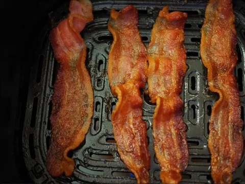 Nồi chiên không dầu rất tiện nhưng tuyệt đối không nên dùng để nấu thứ này: "Thảm họa" sẽ xảy ra!