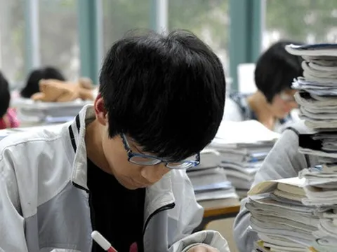 Nam sinh không làm được môn toán, lúc thi văn lại chỉ viết 28 chữ: Kết quả "gây sốc" khi đỗ thẳng vào đại học top đầu