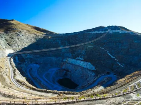 Khoan sâu 260 lỗ, phát hiện gần 500.000 tấn đất hiếm có giá trị lên đến 50 tỷ USD ở khu vực đồi núi sau hơn 10 năm khảo sát