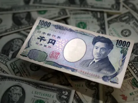 Yên Nhật rơi mạnh nhất kể từ tháng 7 sau động thái của BOJ khiến thị trường thất vọng