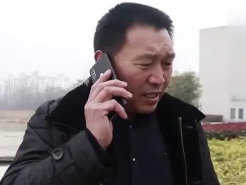 Vừa nhận 400 tỷ đồng đền bù đất, tài khoản của người đàn ông bị trừ sạch còn 0 đồng, giám đốc ngân hàng tuyên bố: "Tôi chỉ muốn tốt cho anh"