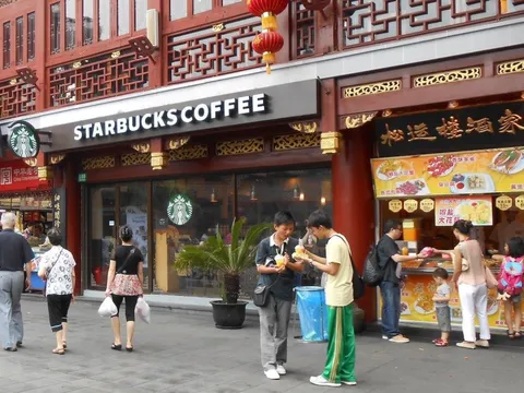 Starbucks chốt kèo bán một phần hoạt động kinh doanh ở thị trường láng giềng Việt Nam, đổi lại 4 tỷ USD