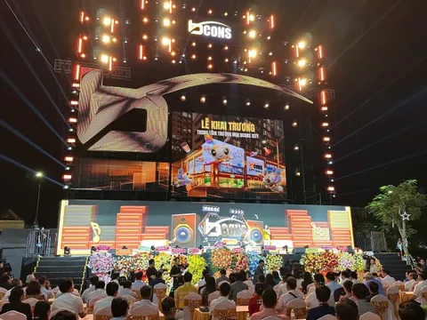 Lãnh đạo TP HCM dự lễ khánh thành khu thương mại hơn 10.000m2 ở phường Đông Hoà