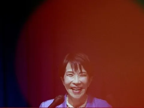 Thủ tướng Nhật Bản đề xuất cắt giảm lương của mình và các bộ trưởng