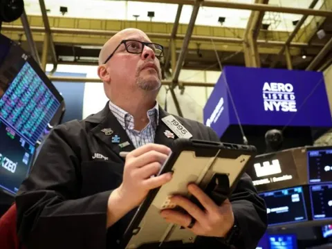 Dow Jones nhảy vọt hơn 660 điểm, chứng khoán Mỹ xanh mướt khi kỳ vọng Fed cắt giảm lãi suất ngày một tăng