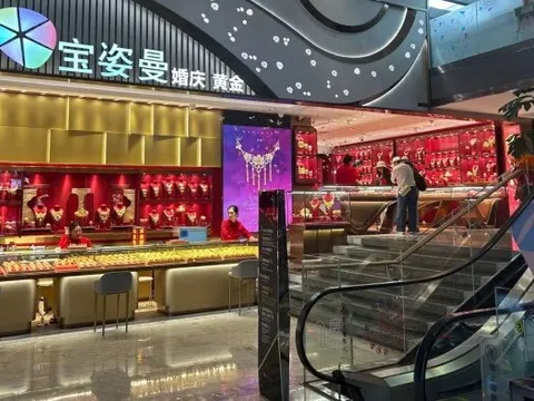Trung Quốc áp quy định mới siết đầu cơ vàng, hãng bán lẻ trang sức lớn nhất nước phải đóng cửa hơn 1.000 chi nhánh