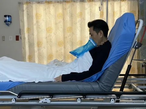 Rõ ràng bị đau vai nhưng bác sĩ lại báo mắc ung thư phổi, người đàn ông gào khóc: “Sai ở đâu?”