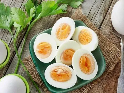 Từ bình luận "9 phút 12 giây" đến hiện tượng MXH: "Bậc thầy luộc trứng" tiết lộ ăn 40 quả trứng/ngày, BS nói 1 câu khiến nhiều người tỉnh ngộ