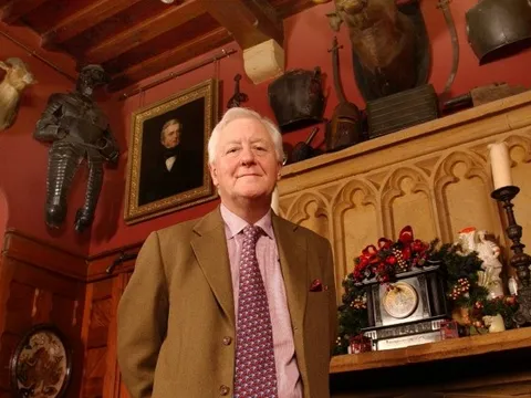 Yêu cầu tuyển vợ của quý tộc 79 tuổi: Trẻ hơn 30 tuổi, phải sinh 2 con trai, không đến từ quốc gia tên bắt đầu bằng chữ "I"